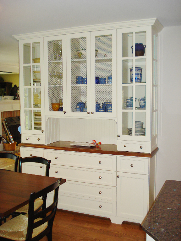SKB White Hutch